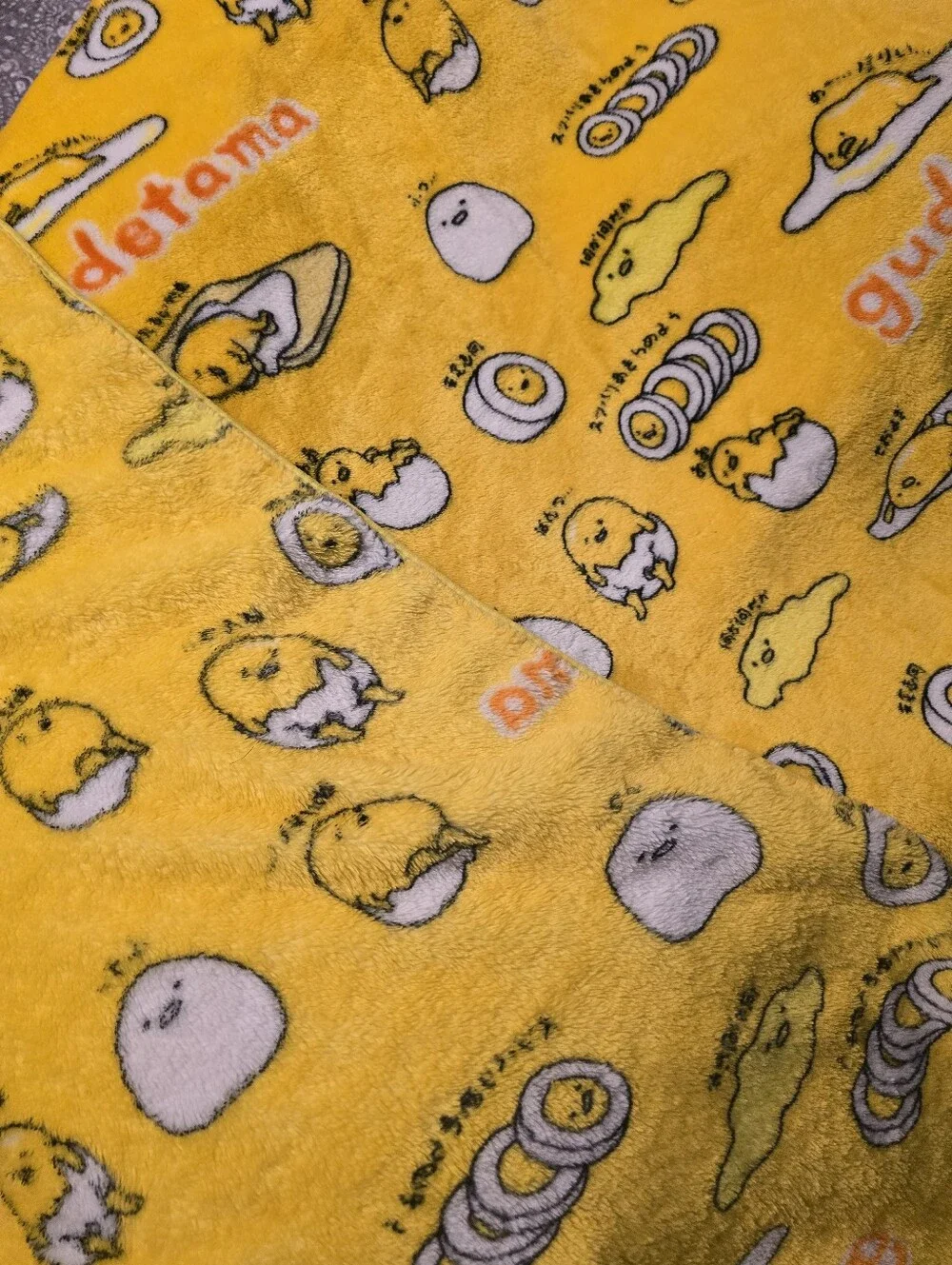 GUDETAMA SANRIO LAP BLANKET